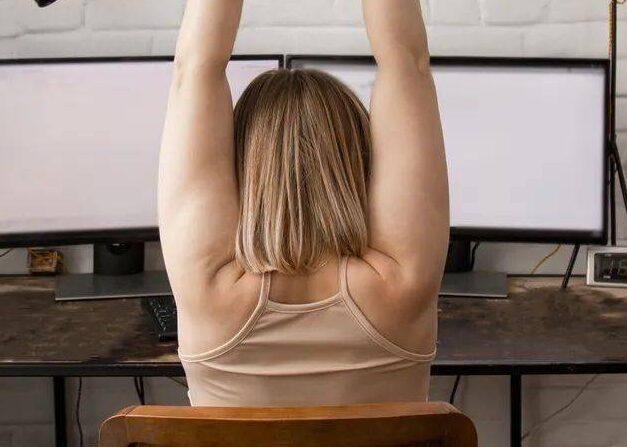 Sitting still at work all day? A simple way to reduce the health risks of sedentary 上班坐着整天不动？一个简单办法降低久坐的健康风险